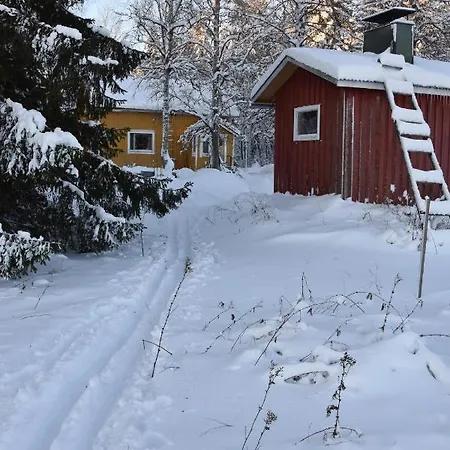 Деревянный коттедж Old Wooden House 20 Min From Koli Tuopanjoki